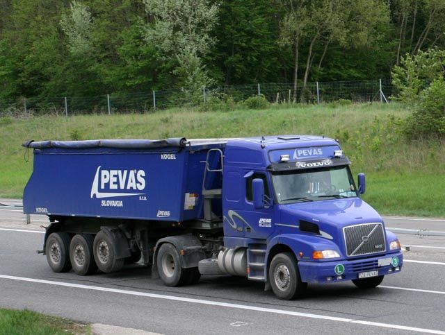 Volvo-NH12-420-Pevas-Thevenard-200406 .jpg - Volvo NH12S. Thevenard